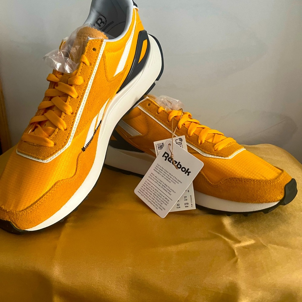 Reebok running shoe size 9.